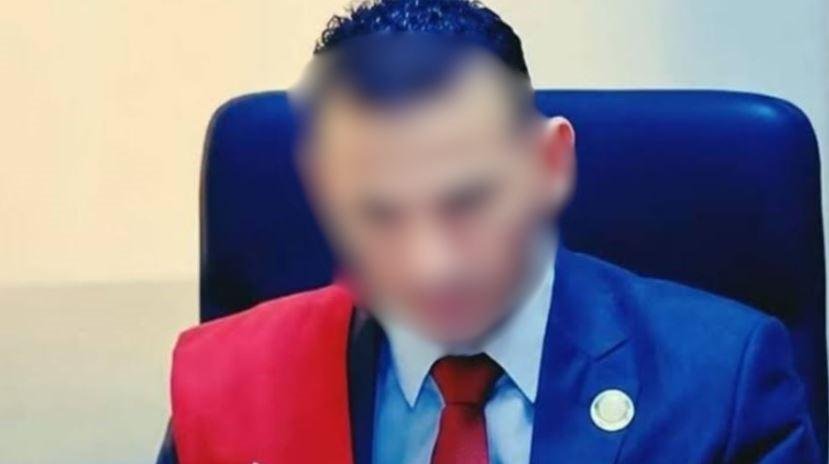 الحبس عامين للمتهم بانتحال صفة قاض لاتهامه بالنصب على سيدة بمبلغ 200 ألف جنيه
