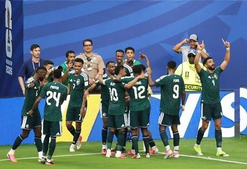 فراس البريكان يقود هجوم السعودية أمام عمان في خليجي 27