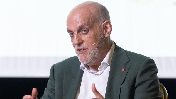تيباس يحسم الجدل التحكيمي في ديربي مدريد: ريال لم يخسر بسبب اللقطات