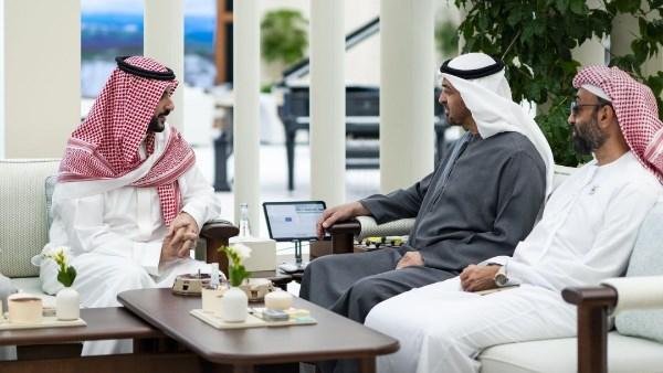 وزير الدفاع السعودي يبحث مع رئيس الإمارات تطورات الأوضاع في المنطقة
