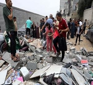 استشهاد طفلة وسيدة وإصابة فلسطينيين برصاص وقصف الاحتلال مناطق متفرقة من غزة