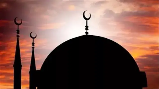 الليلة يبدأ التوقيت الشتوي.. تعرف على مواقيت الصلاة الجديدة بعد التغيير