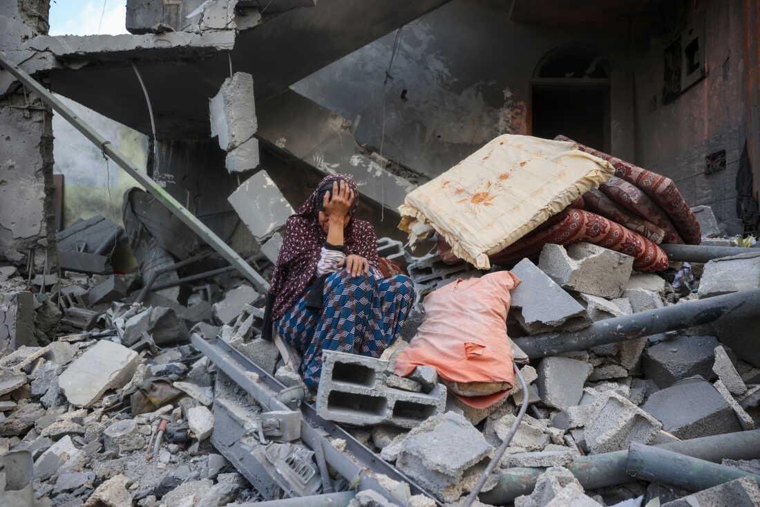 استشهاد فلسطينية بقصف منزل.. والجيش الإسرائيلي يتوغل وسط غزة