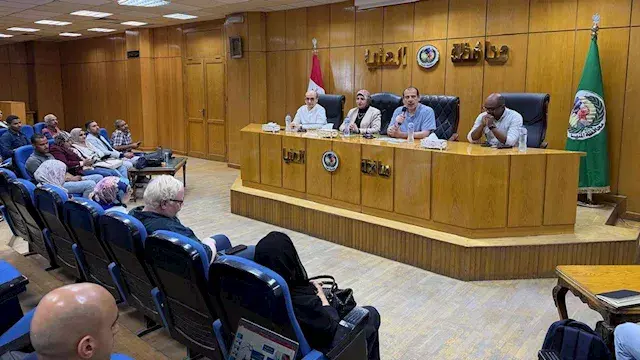 نائب وزير الصحة يوجه بصرف مكاف...