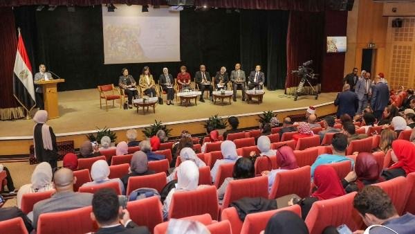 بحضور رموز المجتمع.. جلسة نقاشية هامة عن "استراتيجيات تعزيز الهوية بين الأسرة والمدرسة والمجتمع المدني"