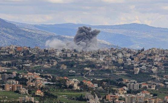لبنان.. إسرائيل تفجّر منازل وتحرق أخرى وتقصف بلدات جنوبية
