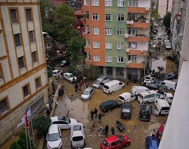 أسوأ فيضانات في اسطنبول خلال 80 عاما تودي بحياة 4 أشخاص