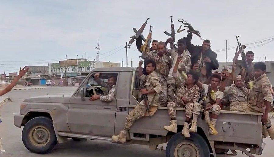 القوات الحكومية اليمنية تعلن إحباط هجوم للحوثي على مواقعها شمال مطار ذو باب في محافظة تعز