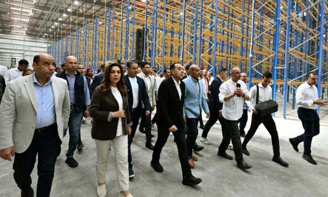 رئيس الوزراء يفتتح مستودع السويس الاستراتيجي للسلع الغذائية بحي عتاقة