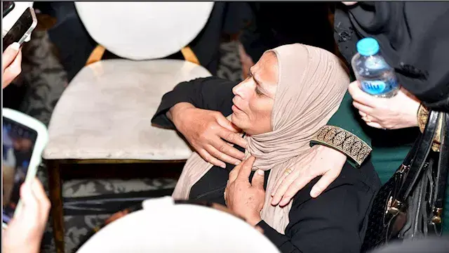 "سجدت شكرًا لله".. بكاء وفرحة...