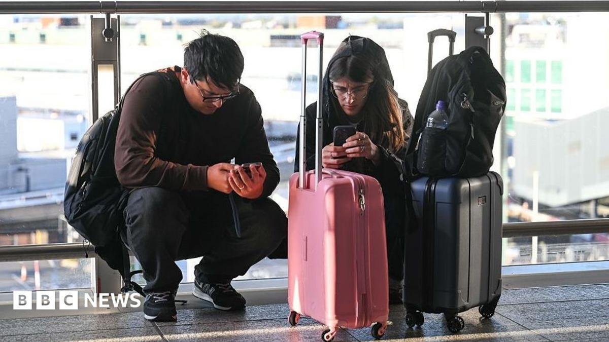 More flight cancellations as f...