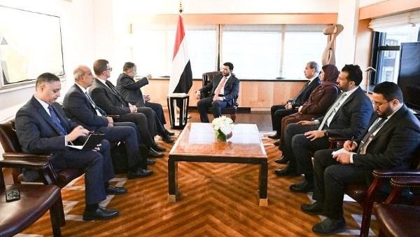 فهمي والعليمي يبحثان أمن دول الجوار والملاحة بالبحر الأحمر