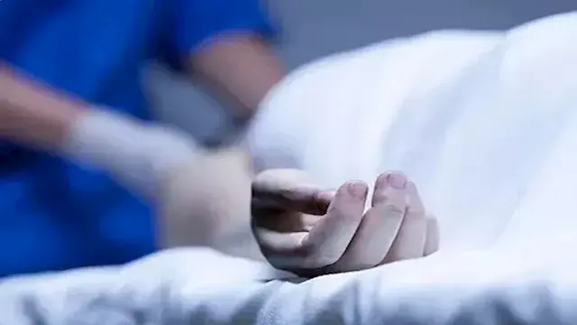 "صحاه بدري من غير سبب فقتله بـ...