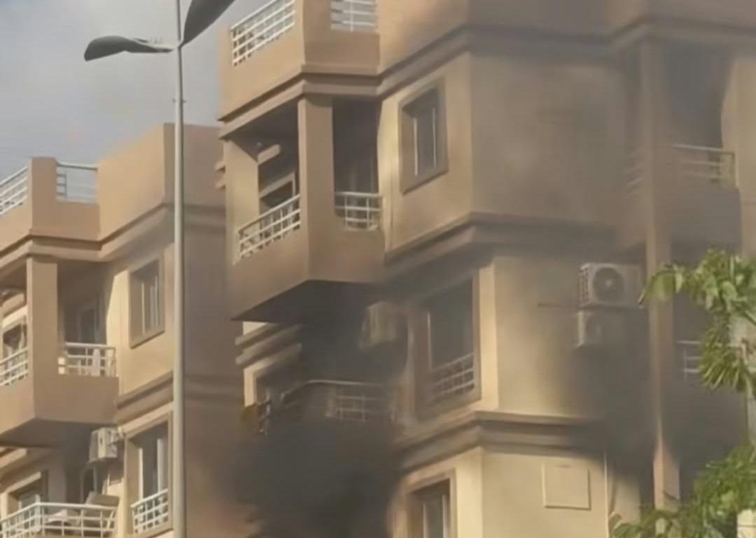 السيطرة على حريق داخل شقة سكنية في مدينتي دون إصابات