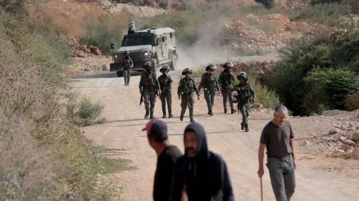 الضفة.. 19 اعتداء إسرائيليا على قاطفي الزيتون خلال 12 ساعة