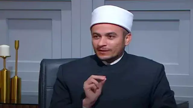 هل وضع المال في البنك والفائدة...