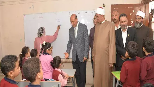 بالصور- محافظ أسيوط يتابع انتظ...