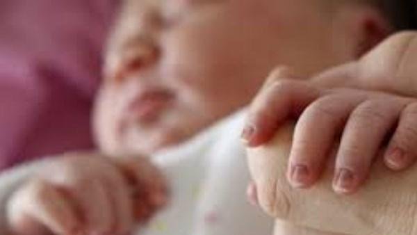 أنجبته من علاقة محرمة ووالده محبوس.. سقوط سيدة ألقت رضيعها أمام دار أيتام بالشيخ زايد