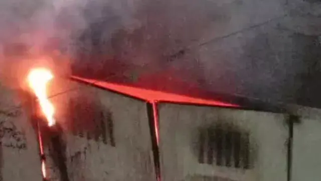 حريق داخل كابينة كهرباء في شبر...