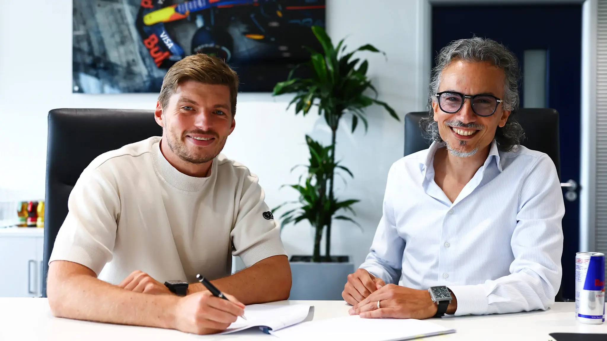 BREAKING: Verstappen signs Red...