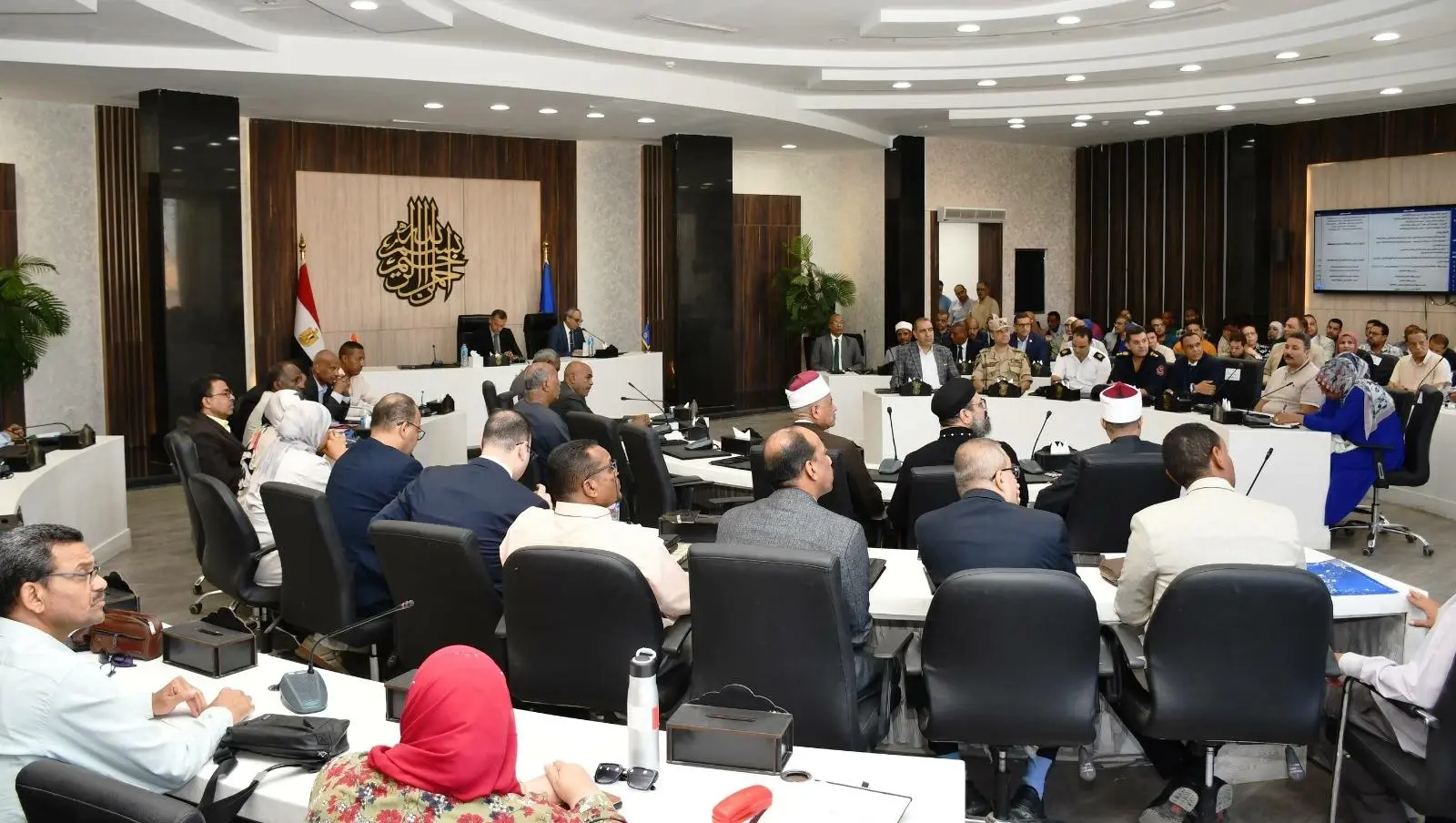حزمة قرارات لرفع كفاءة الأداء...