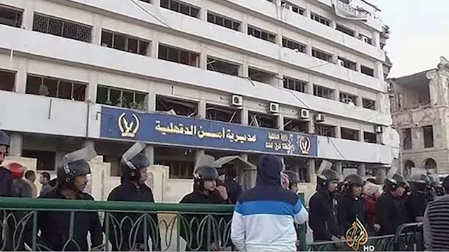دهسهم بالسيارة فضربوه بـ "السل...