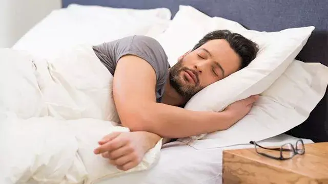 التحدث أثناء النوم.. متى يكون...