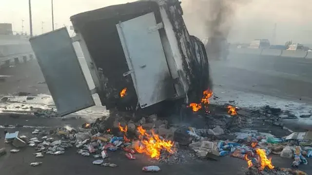 إصابة 3 أشخاص واحتراق سيارة ثلاجة بالكامل في حادث مروع على طريق بنها الحر