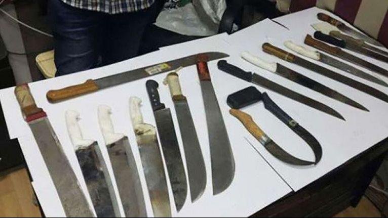 الحبس شهرا وغرامة 500 جنيه عقوبة حيازة الأسلحة البيضاء دون ترخيص.. ماذا يقول القانون؟