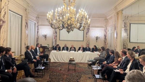 فريد يبحث مع مؤسسات مالية عالمية في باريس فرص تعزيز الاستثمار بمصر