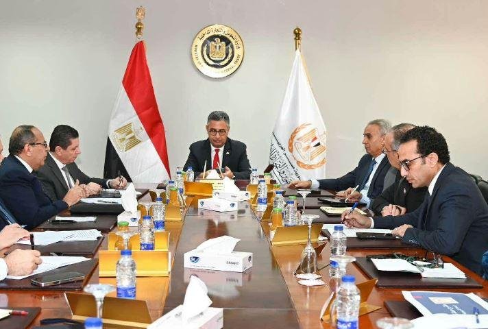 وزير التموين يوجه بتكثيف ضخ السلع والتوسع في منافذ مبادرة خفض الأسعار