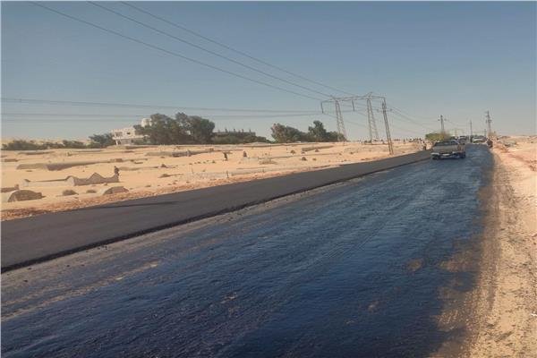 محافظ أسيوط: استئناف رصف محور حيوي بطول 12 كم لربط قرى غرب ديروط ببعضها