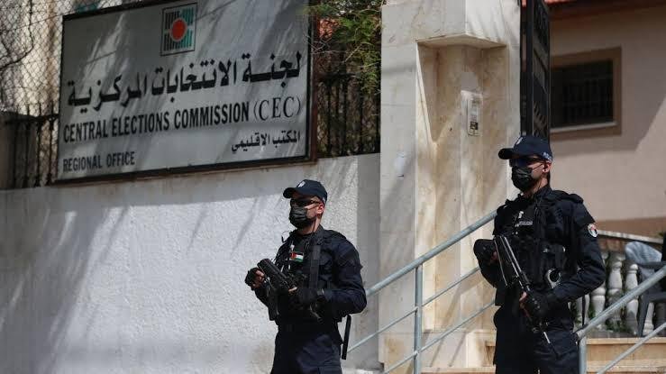 لجنة الانتخابات المركزية الفلسطينية تتلقى 6 طلبات ترشح في اليوم الأول