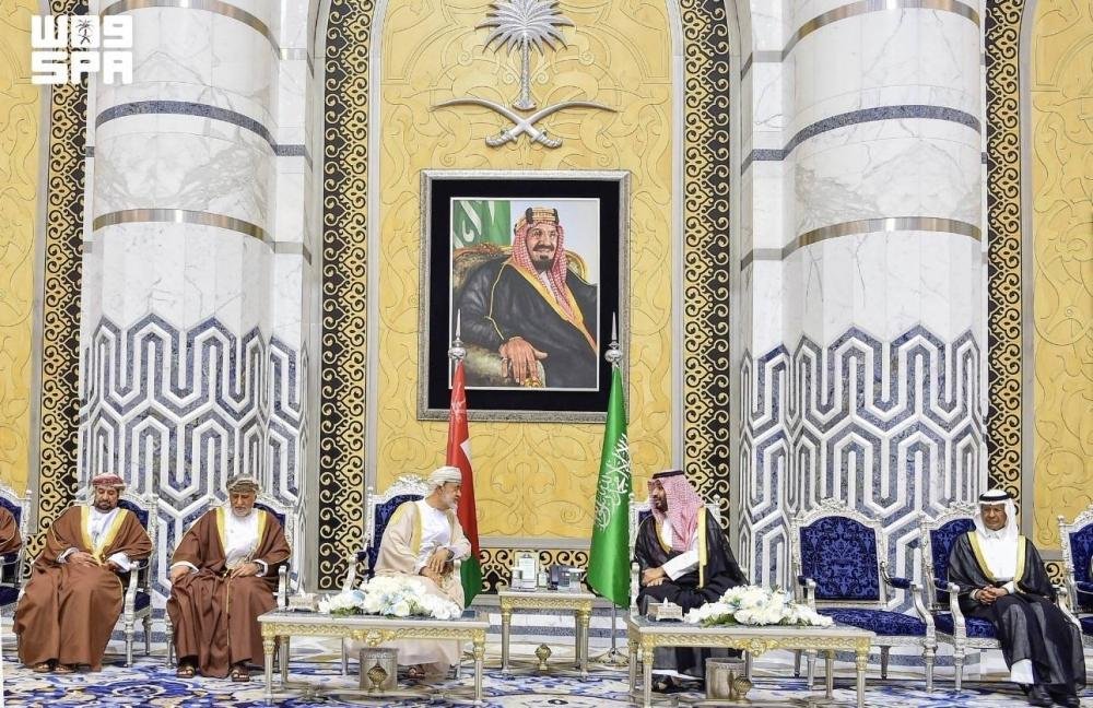سلطان عمان يصل إلى جدة وولي ال...