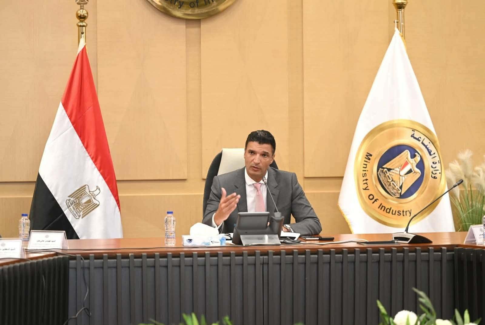 مصر تدرس تطبيق «الفرنشايز الصناعي» لنقل خبرات مصانع القاهرة والدلتا إلى الصعيد
