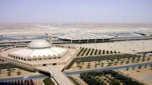 عقب الهجمات الحوثية.. 4 شركات طيران تعلق رحلاتها إلى الرياض