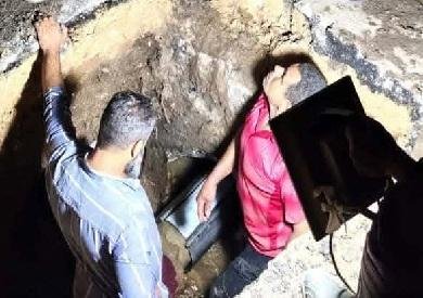 إصلاح كسر ماسورة مياه بكورنيش النيل في المنيا