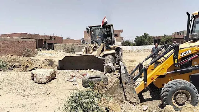 سرقة المياه لبيعها تجاريًا.. ر...
