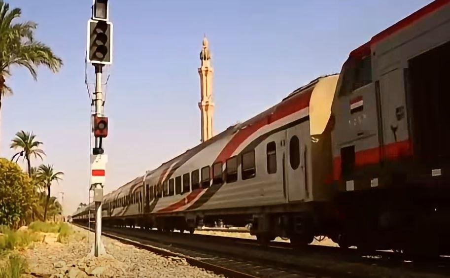قبل كل رحلة.. السكة الحديد تكش...