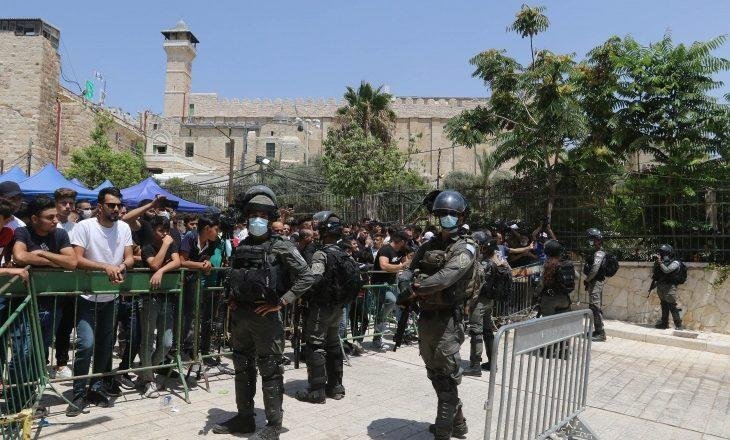 الاحتلال يشدد حصاره على الخليل ويُقيّد حركة الفلسطينيين