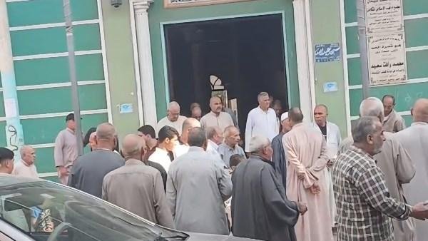 أهالي قرية كفر ديما بالغربية يشيعون جثمان الأم ضحية نجلها في جنازة مهيبة .. صور