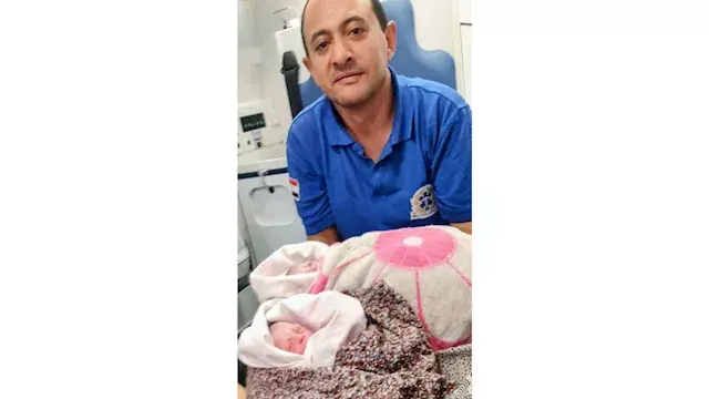 "الأم أقل من 20 سنة".. الإسعاف: ولادة مفاجئة لتوأم داخل سيارة بالجيزة
