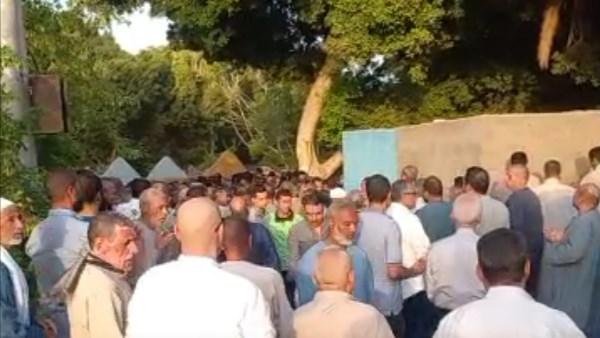 تشييع جنارة طالب أزهري لقي مصرعه غرقًا في ترعة الإبراهيمية بالمنيا ..صور