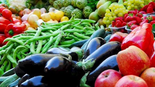 أسعار الخضروات والفاكهة في سوق...