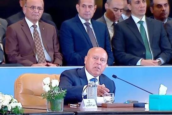 وزير النقل: ننفذ كباري مشاة على الطرق محل التطوير.. وندعو المواطنين لاستخدامها