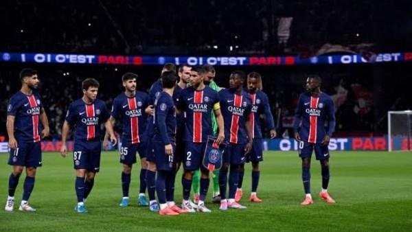برشلونة يتلقى خسارته الأولى هذا الموسم بسقوطه أمام باريس سان جيرمان برباعية في دوري أبطال أوروبا