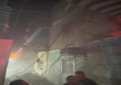 استخراج جثمان سيدة لقيت مصرعها أسفل عقار منهار بالمنيا