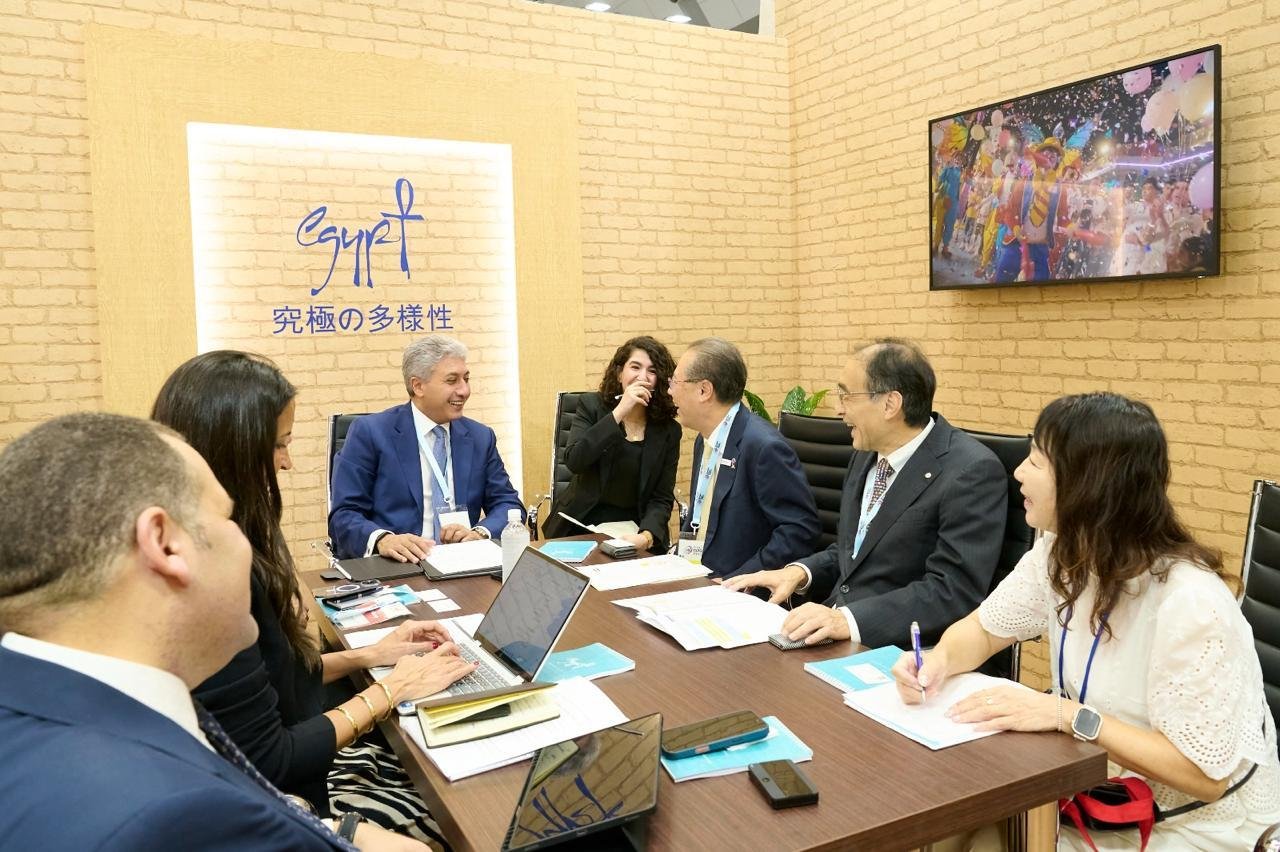 وزير السياحة يبحث مع رئيس الرابطة اليابانية لوكلاء السفر زيادة الحركة السياحية الوافدة لمصر