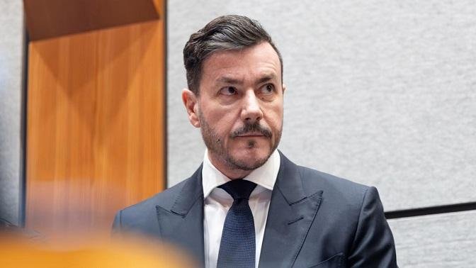نقل رجل الأعمال النمساوي بنكو للإقامة الجبرية