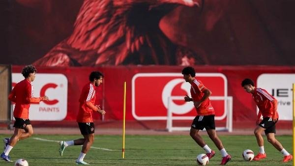 «قرصة ودن» .. إبراهيم فايق يكشف كواليس استبعاد إمام عاشور ومحمد هاني من الأهلي